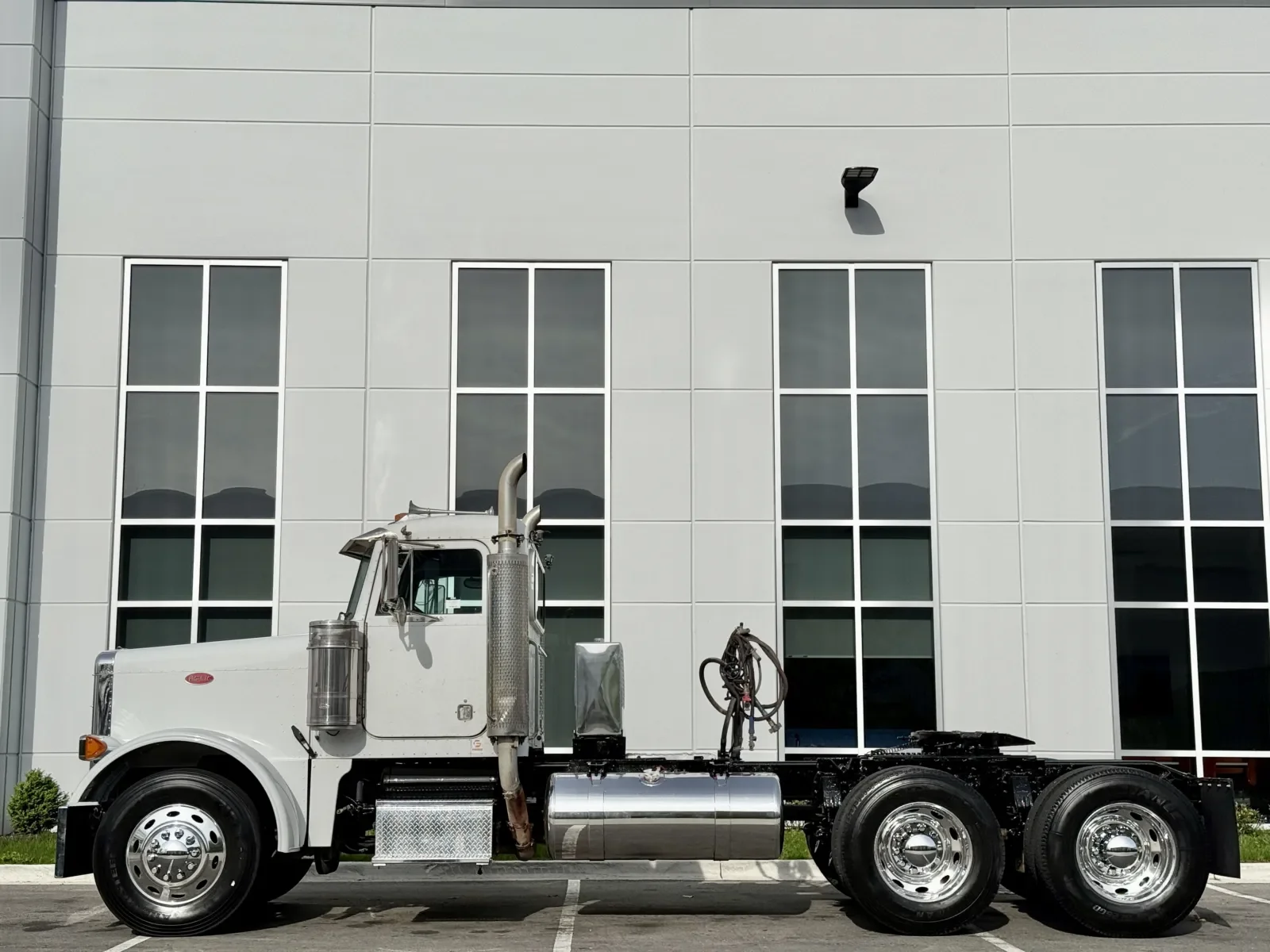 2001 Peterbilt 379 in New Lenox, IL — photo 4