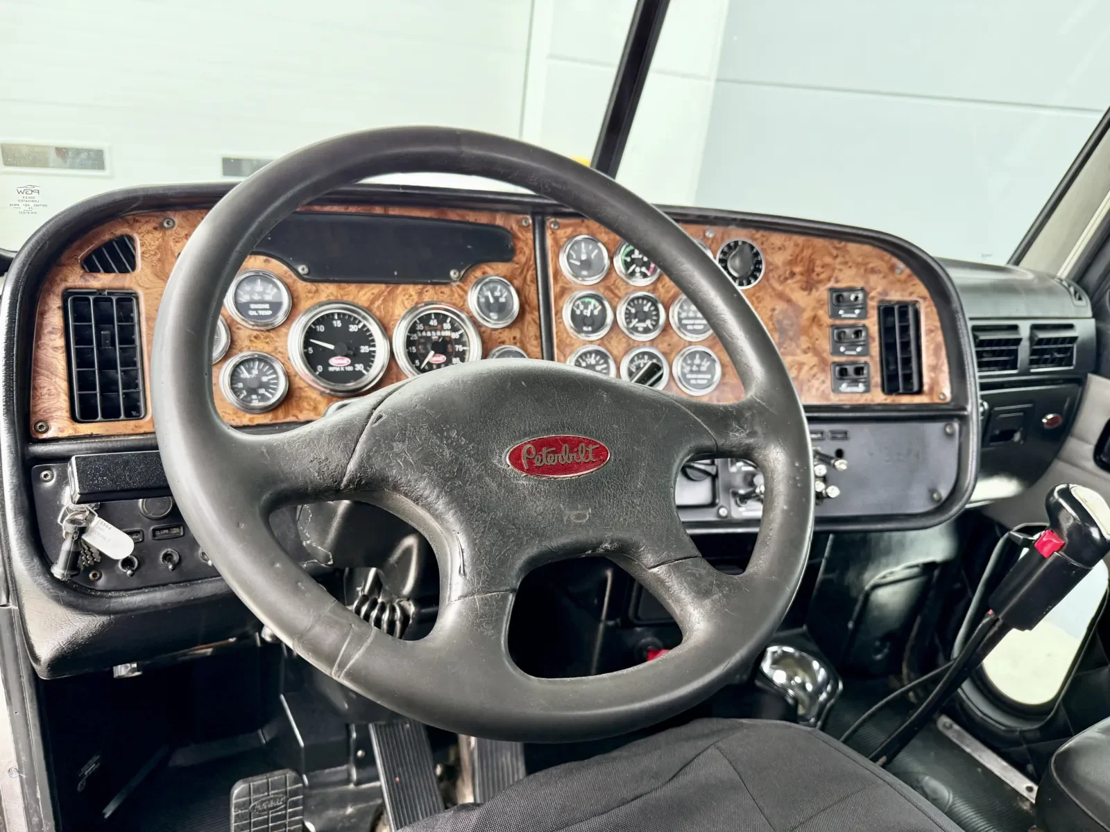 2001 Peterbilt 379 in New Lenox, IL — photo 15