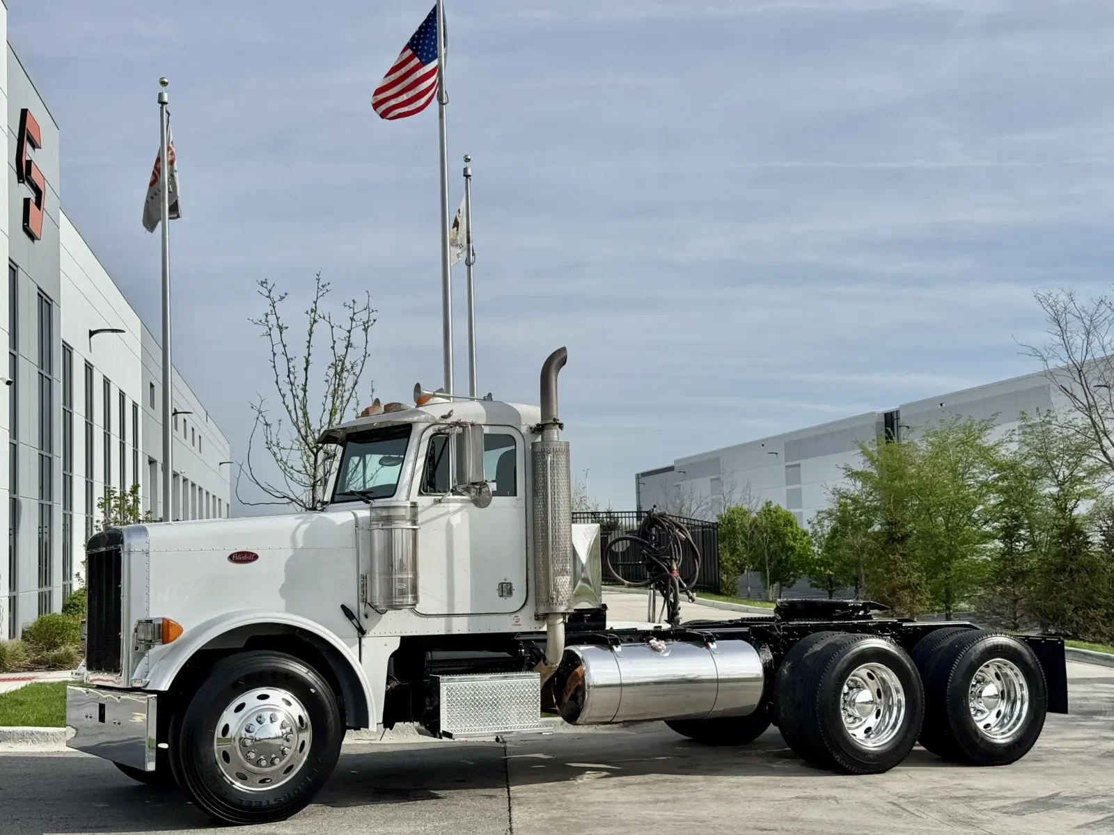 2001 Peterbilt 379 in New Lenox, IL