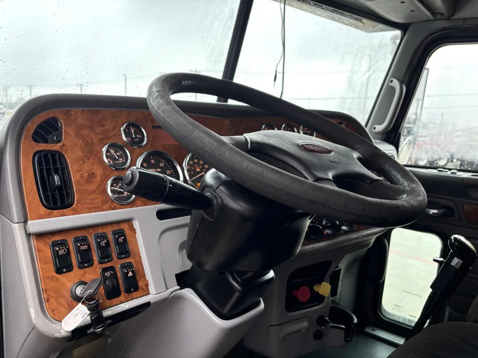 2009 Peterbilt 388 in Hutchins, TX — photo 15