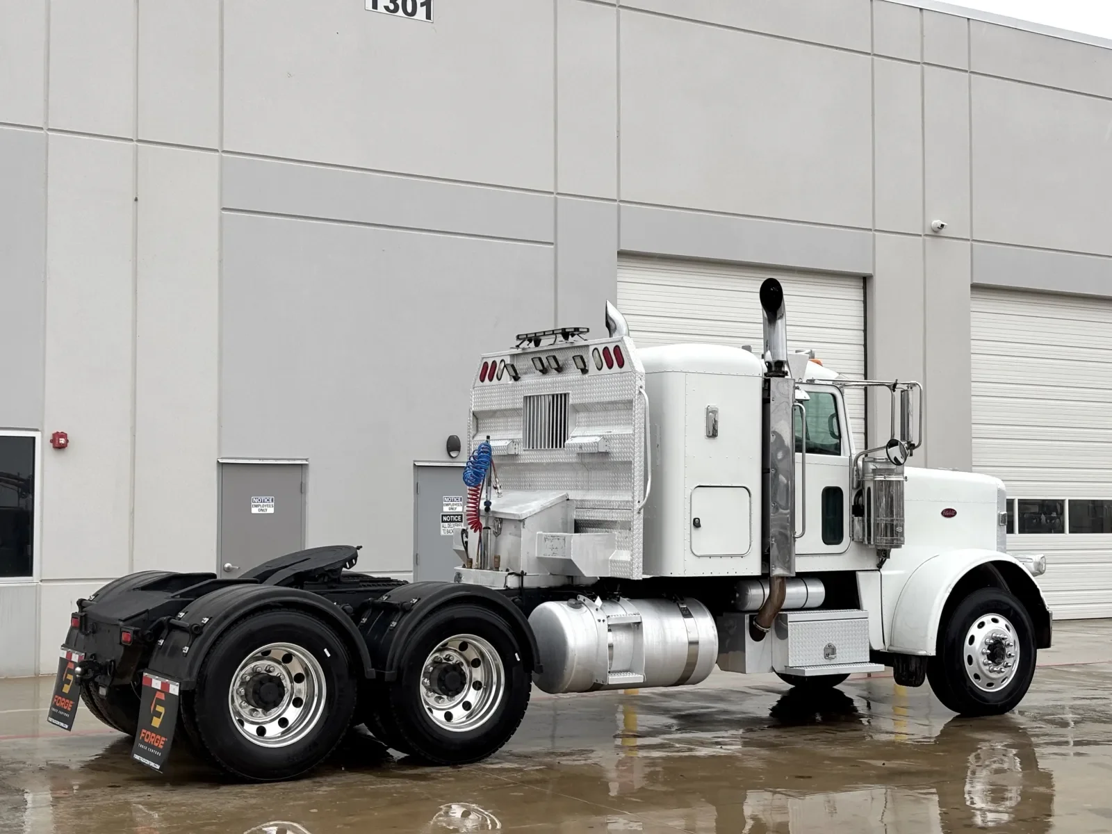 2009 Peterbilt 388 in Hutchins, TX — photo 5