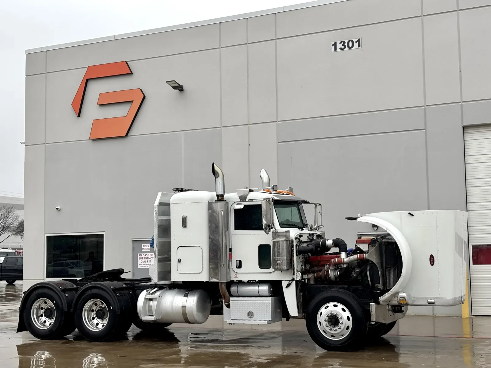 2009 Peterbilt 388 in Hutchins, TX — photo 9