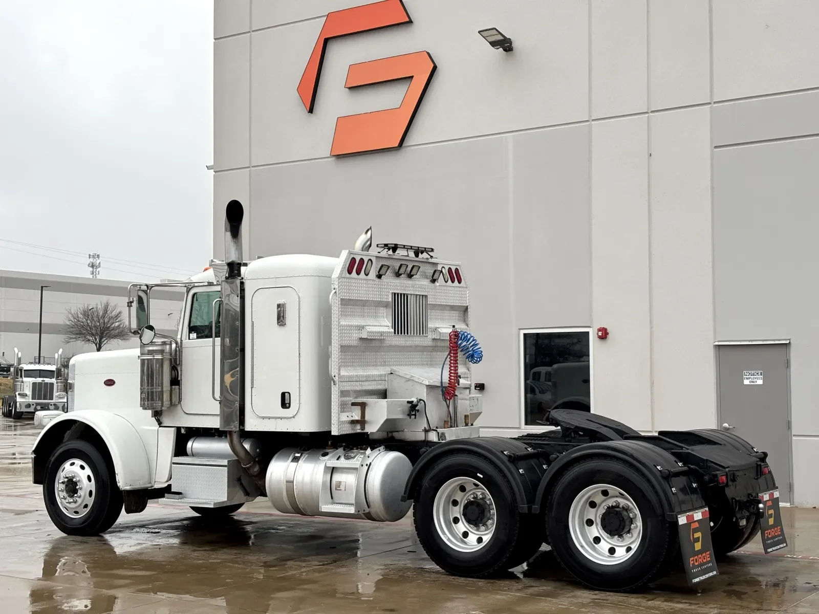 2009 Peterbilt 388 in Hutchins, TX — photo 6