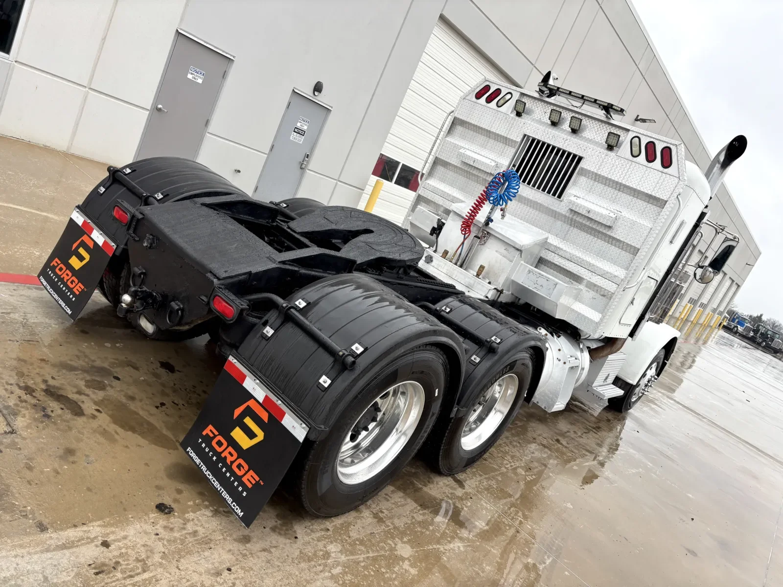 2009 Peterbilt 388 in Hutchins, TX — photo 11