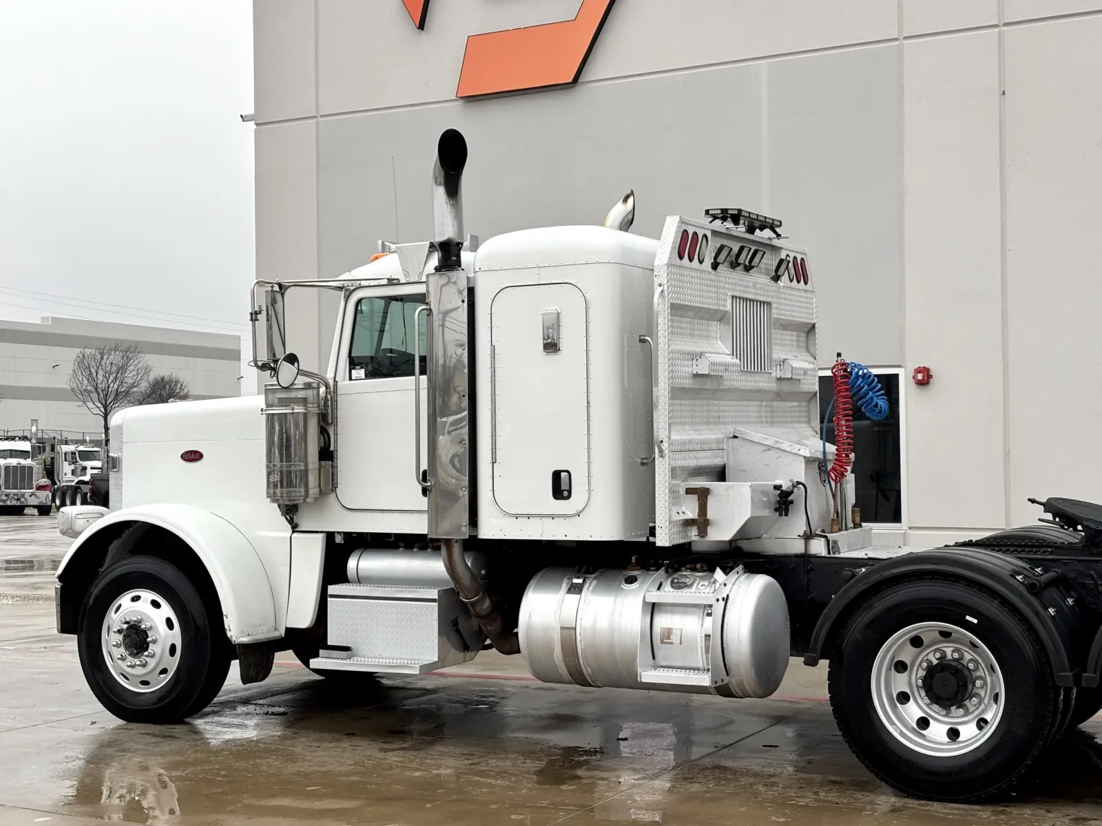 2009 Peterbilt 388 in Hutchins, TX — photo 8