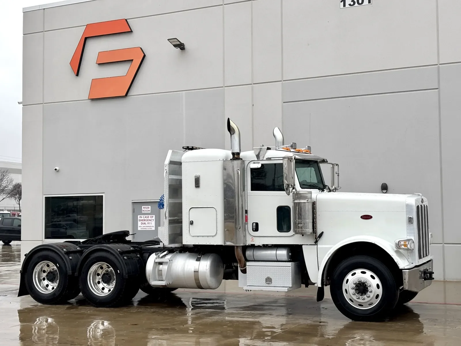 2009 Peterbilt 388 in Hutchins, TX