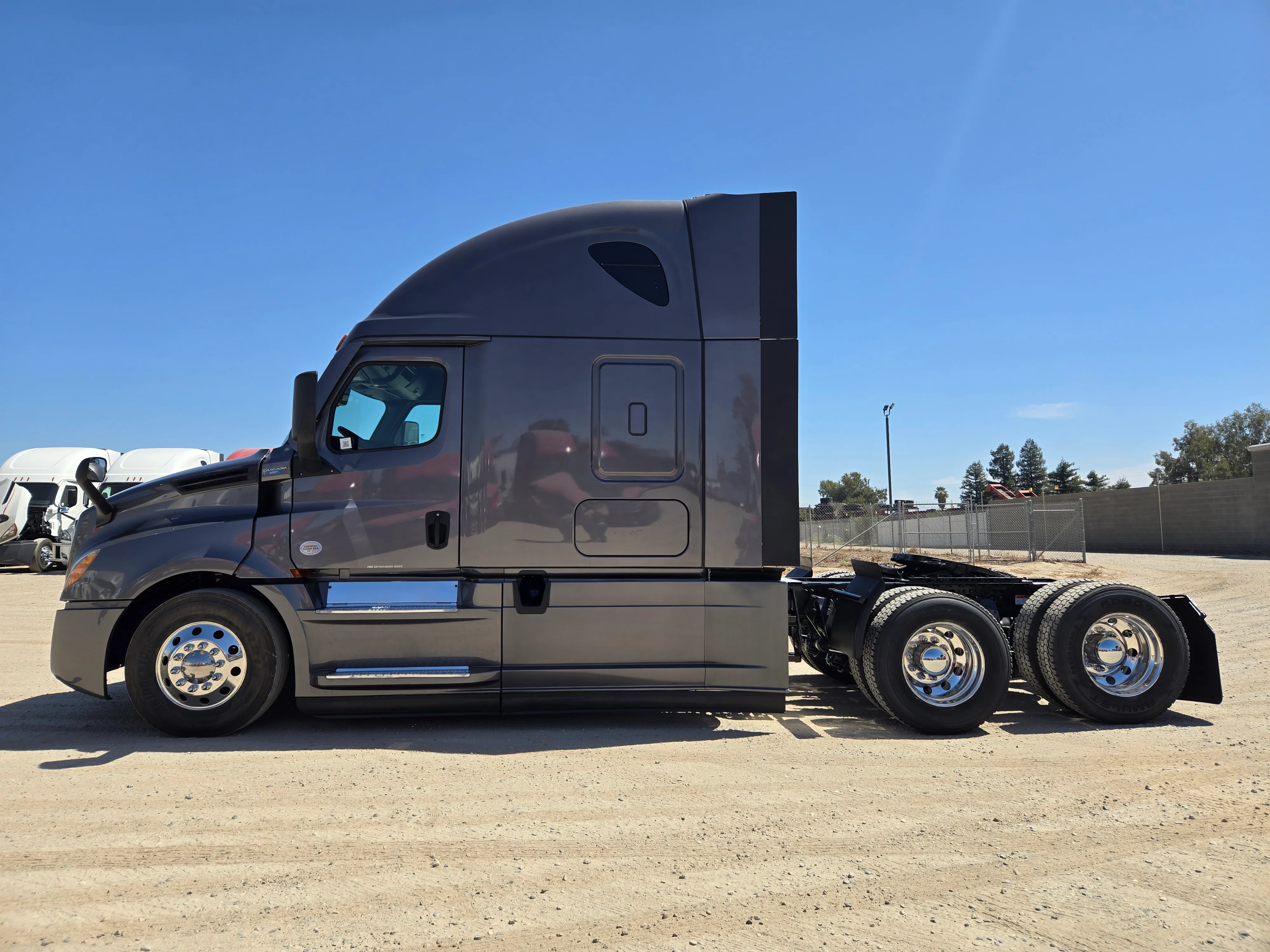 2021 Freightliner Cascadia in Fresno, CA — photo 3