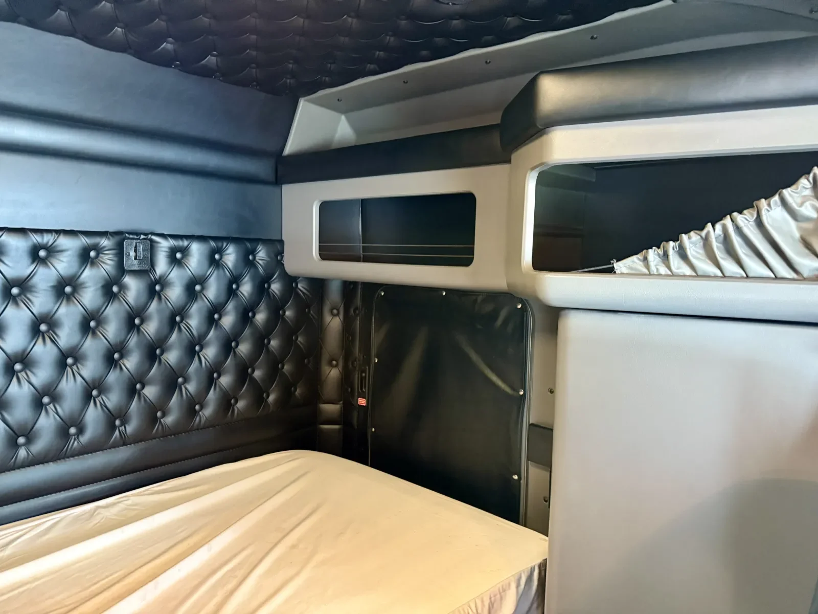 2016 Kenworth W900 - image 23