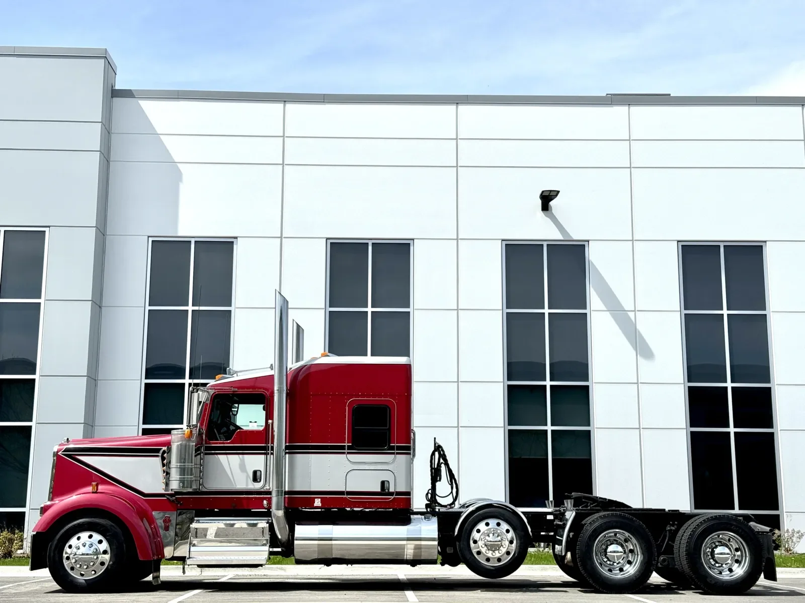 2016 Kenworth W900 - image 4