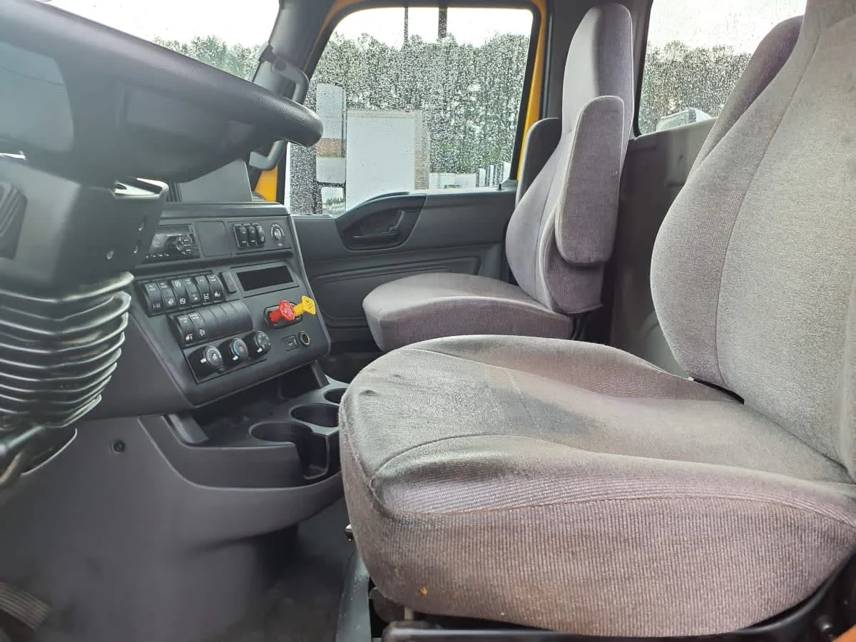 2020 International LT in Atlanta, GA — photo 7