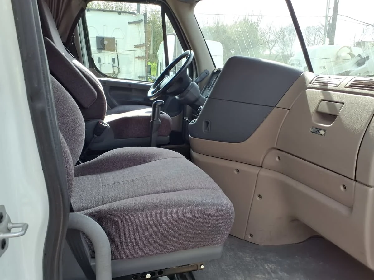 2020 Freightliner Cascadia - image 11