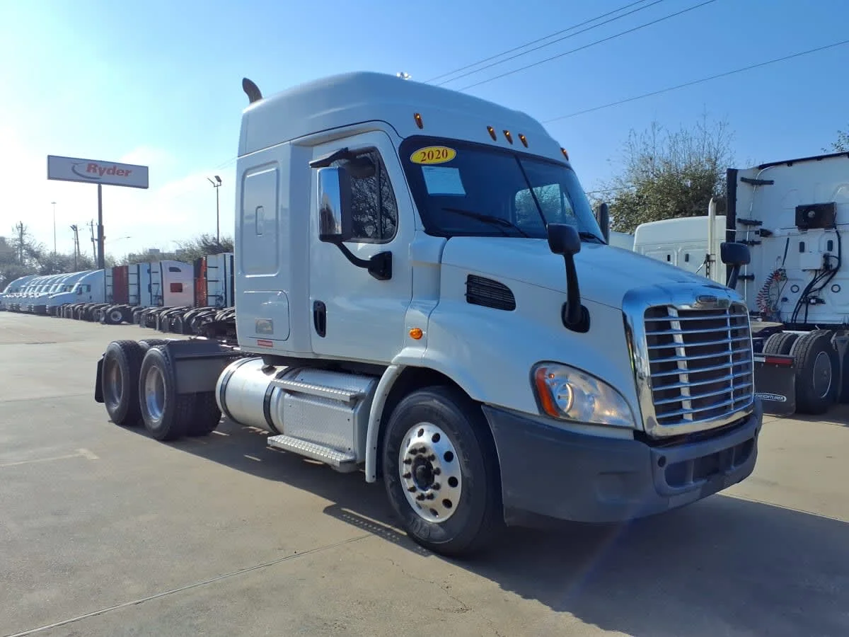 2020 Freightliner Cascadia in Houston, TX — photo 3