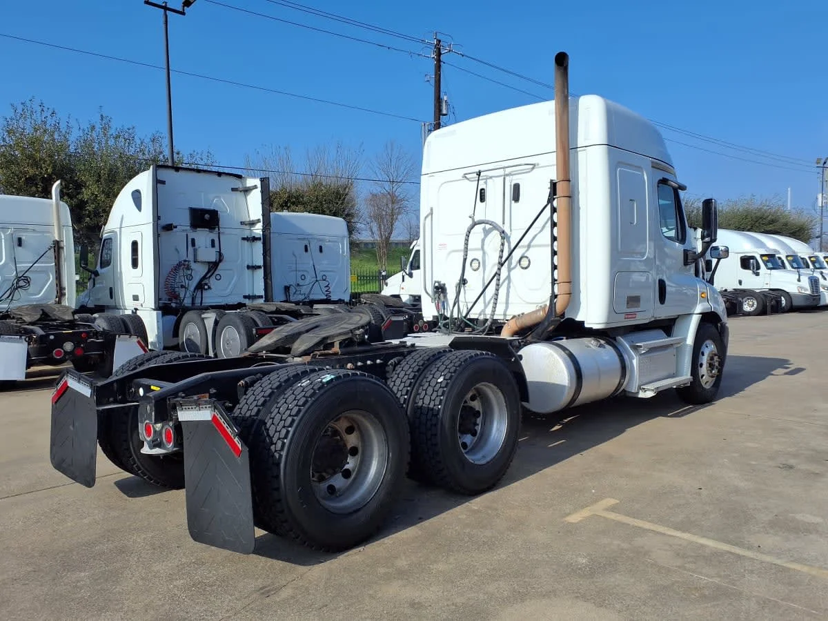 2020 Freightliner Cascadia in Houston, TX — photo 4