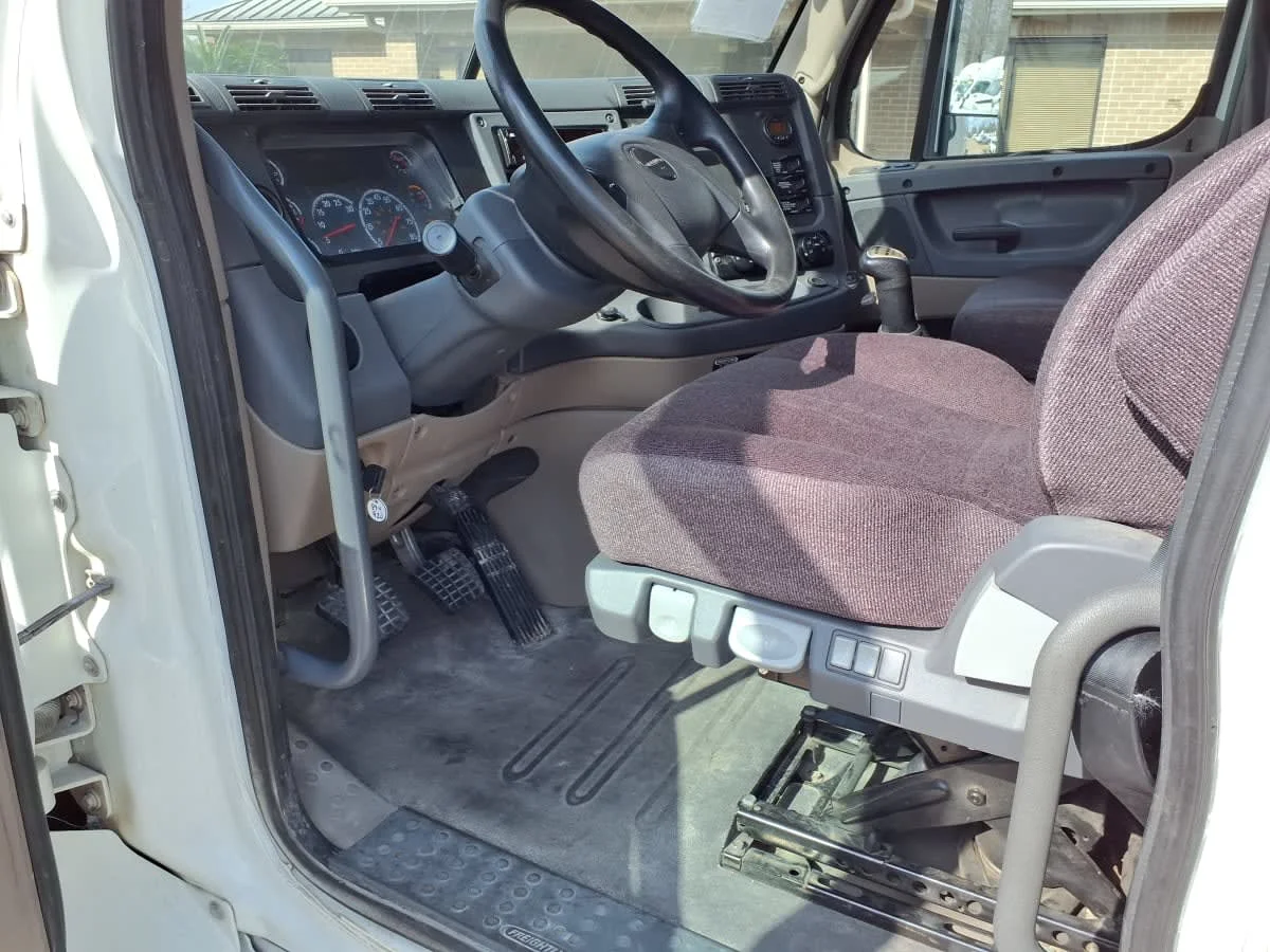 2020 Freightliner Cascadia in Houston, TX — photo 7