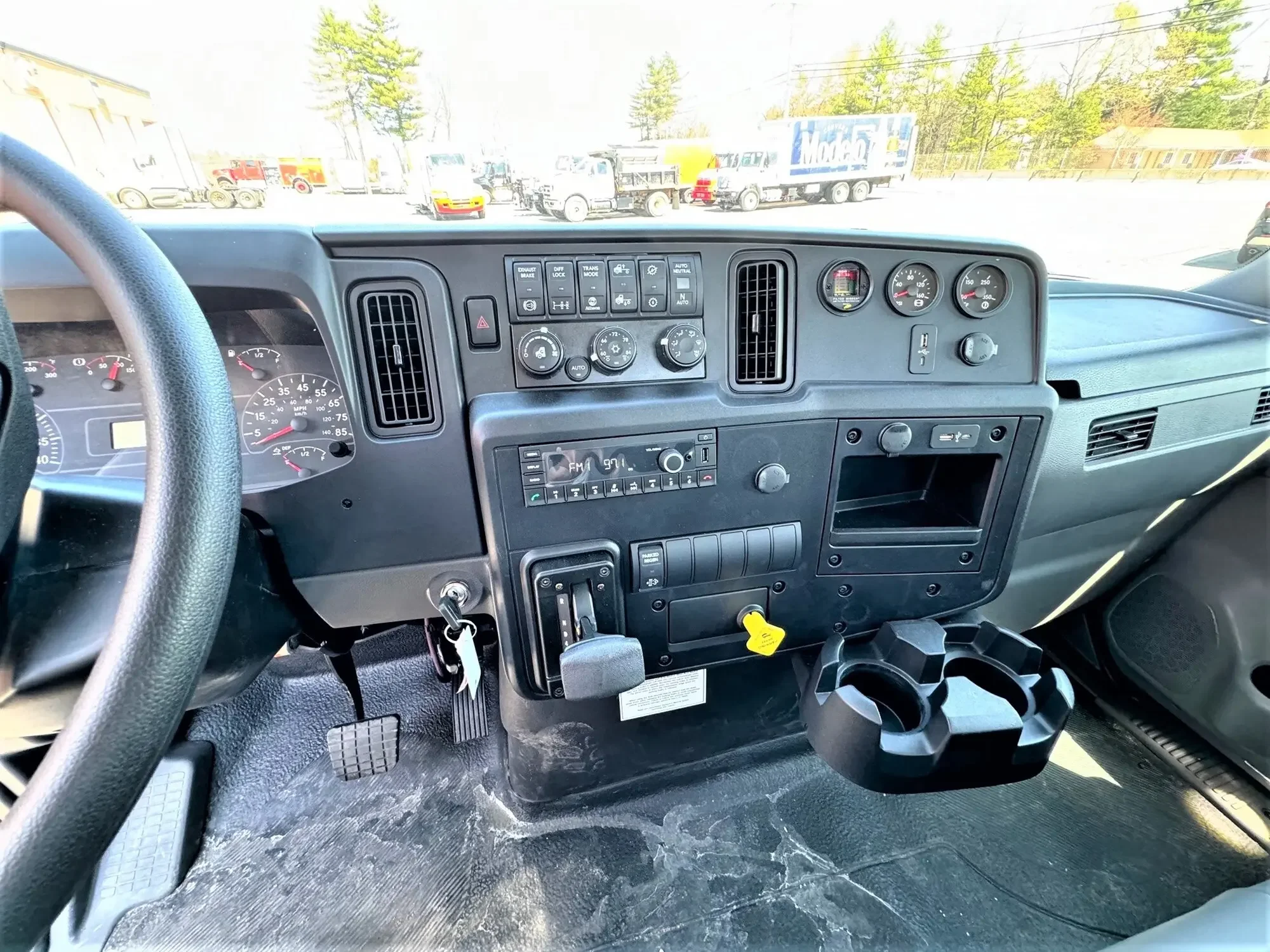 2025 International MV - image 9