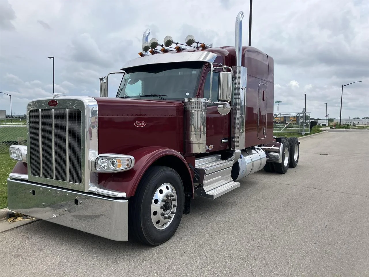 2027 Peterbilt 589 in South St. Paul, MN — photo 12