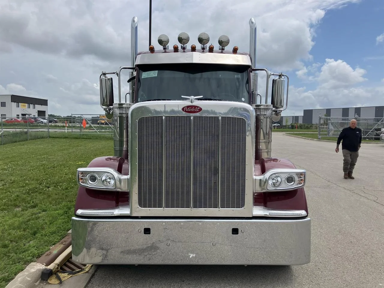 2027 Peterbilt 589