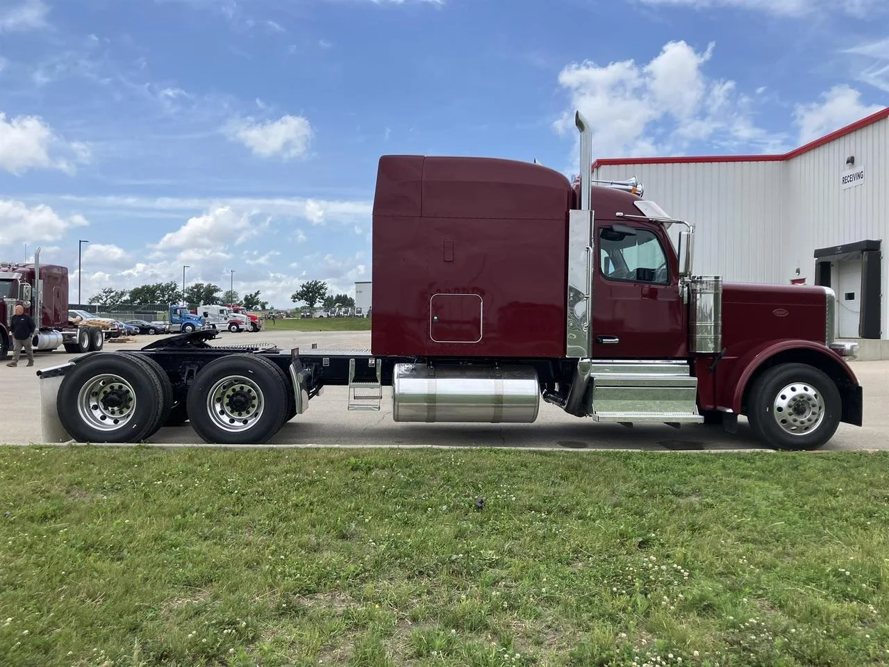 2027 Peterbilt 589 in South St. Paul, MN — photo 4