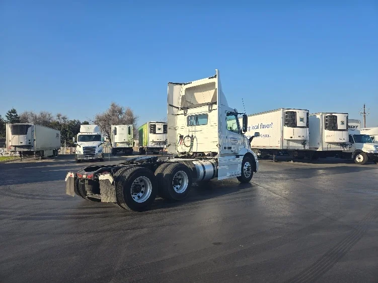 2020 Volvo VNR 640 in West Sacramento, CA — photo 7