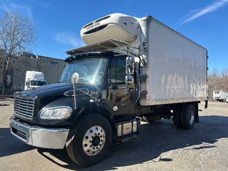 2019 Freightliner M2 106 - image 3