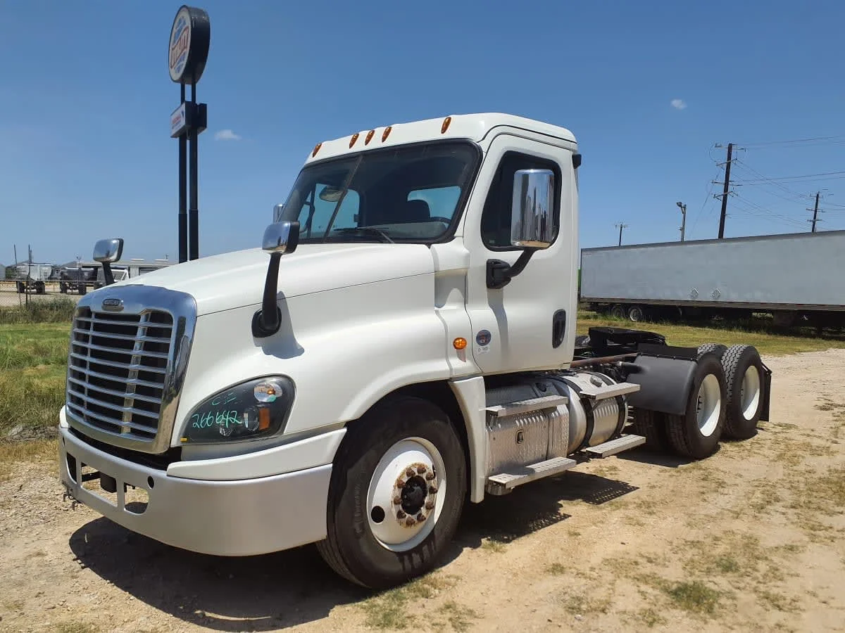 2020 Freightliner Cascadia in Converse, TX — photo 3