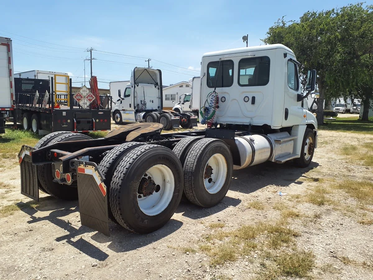 2020 Freightliner Cascadia in Converse, TX — photo 4