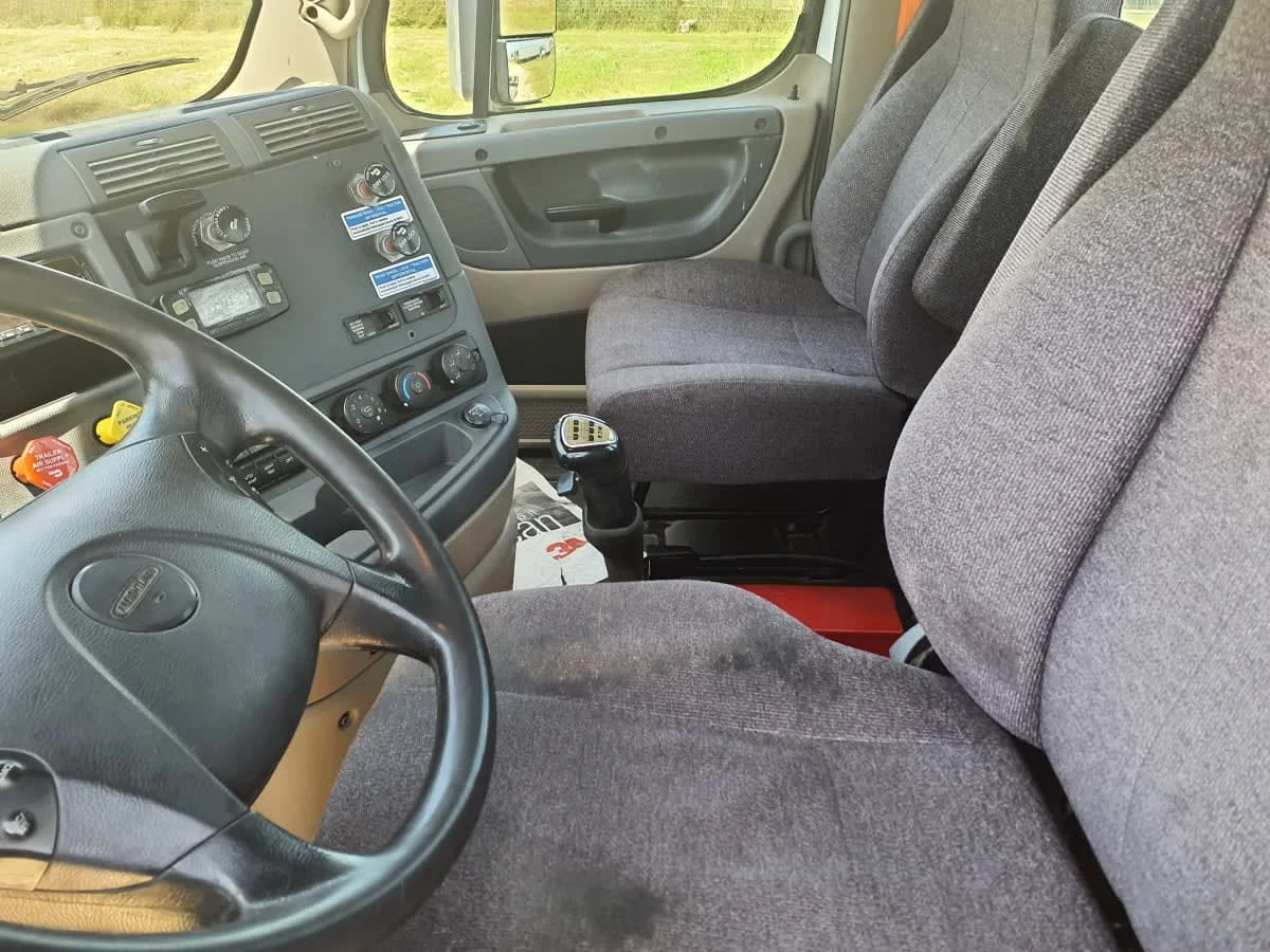 2020 Freightliner Cascadia in Converse, TX — photo 9