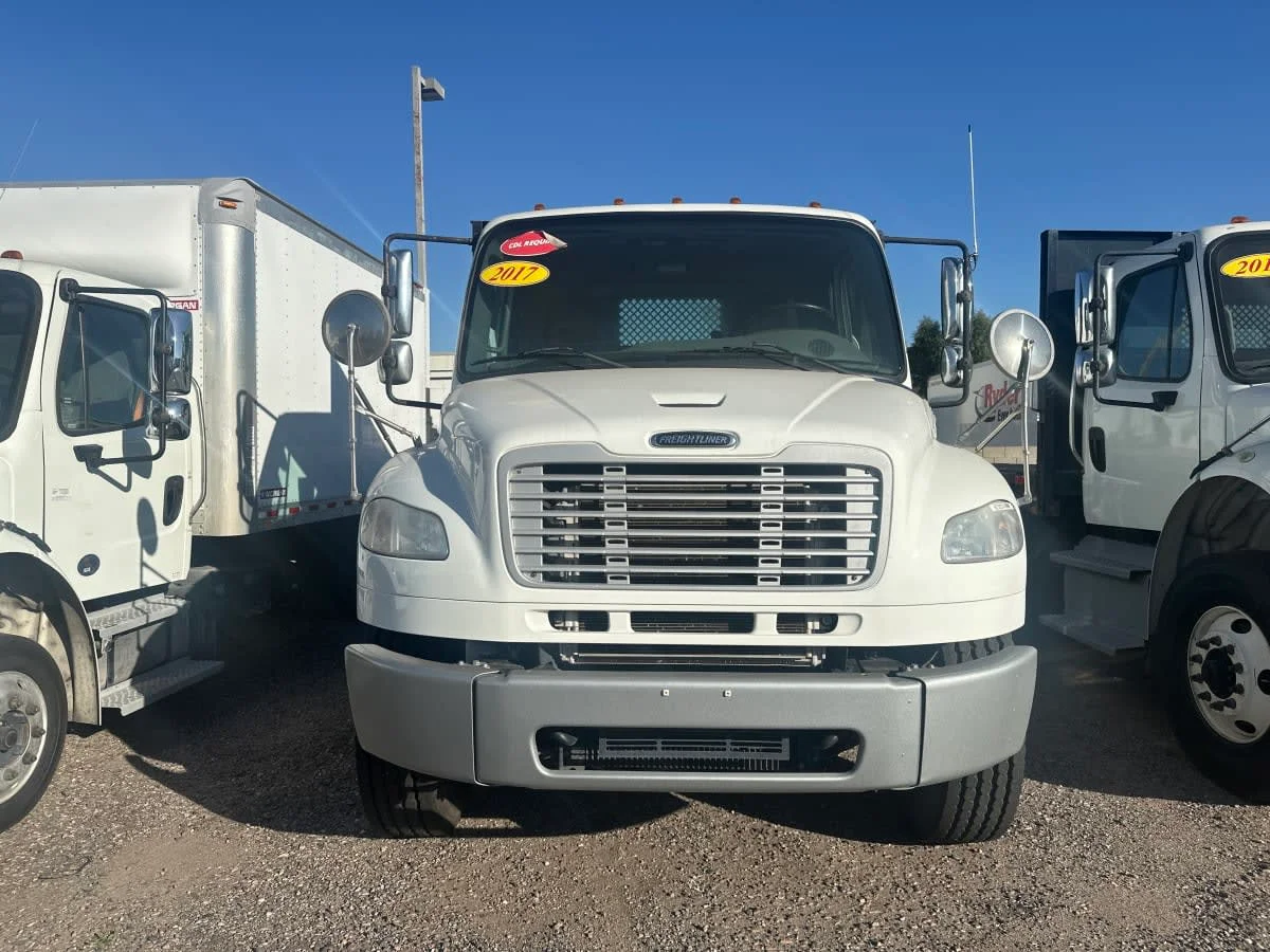2017 Freightliner M2 106 in Phoenix, AZ — photo 2