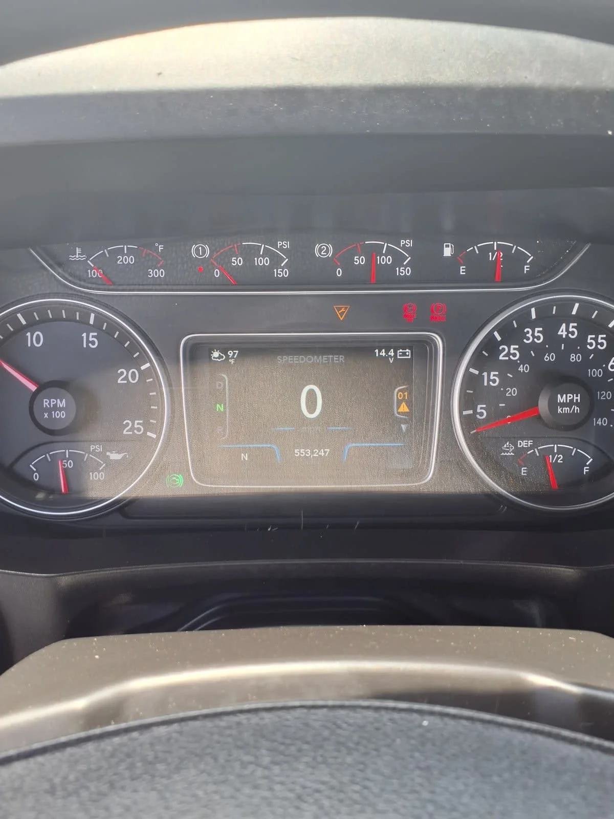 2019 International LT - image 9