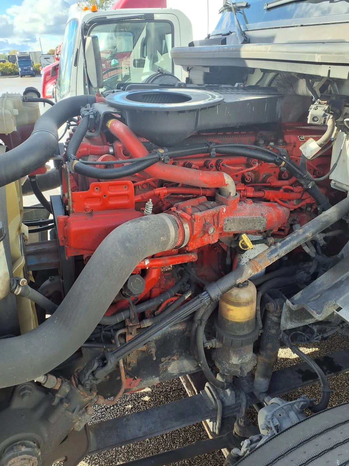 2019 International LT - image 8