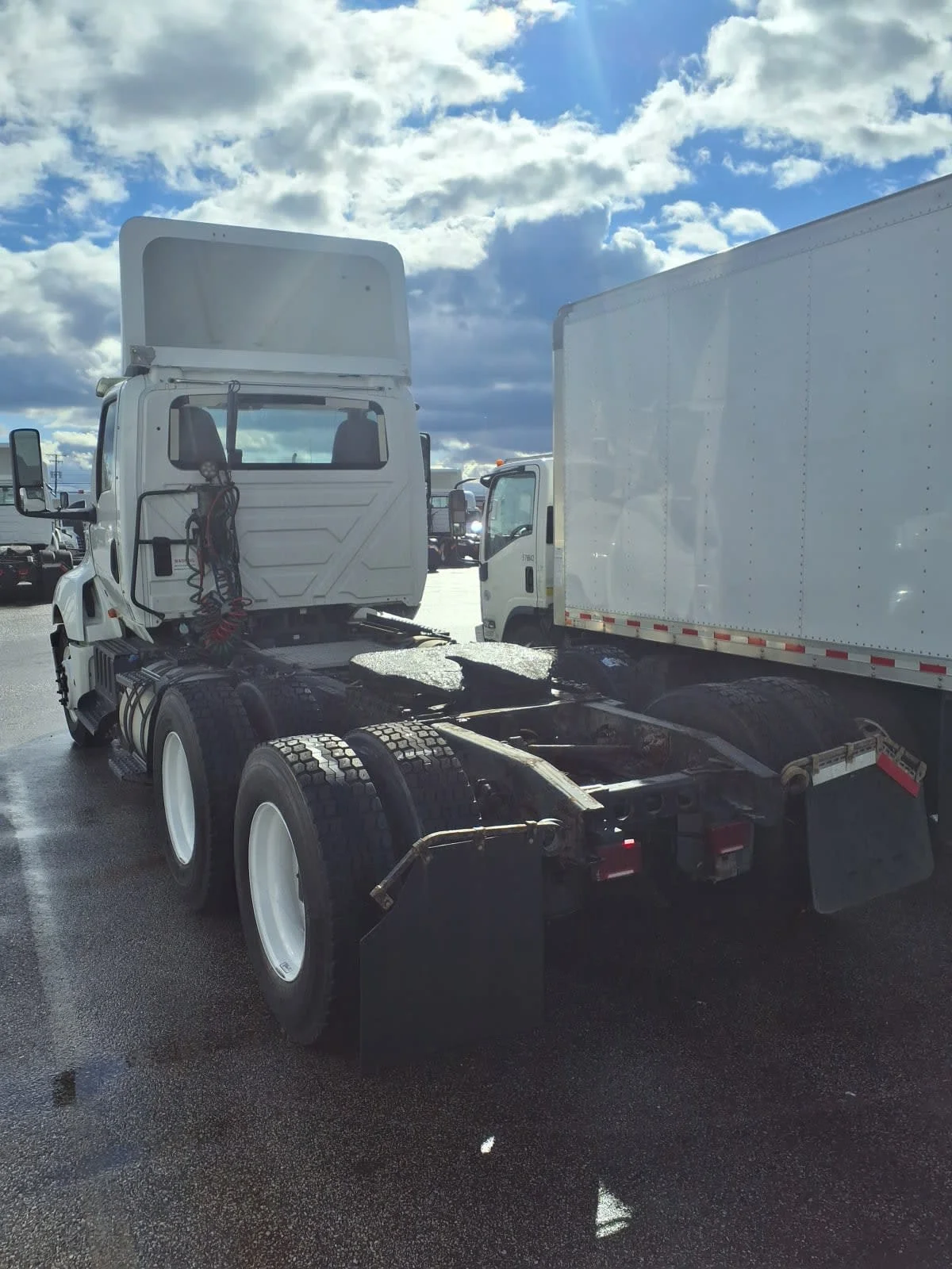 2019 International LT - image 6