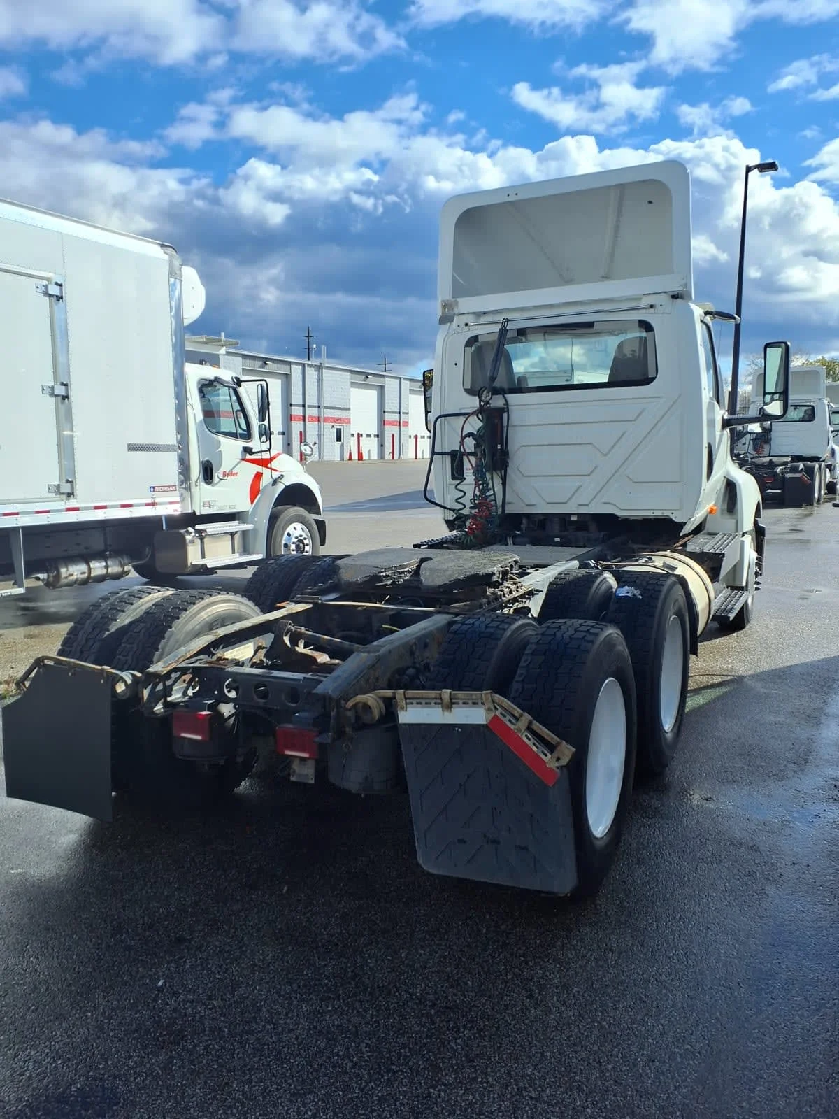 2019 International LT - image 4