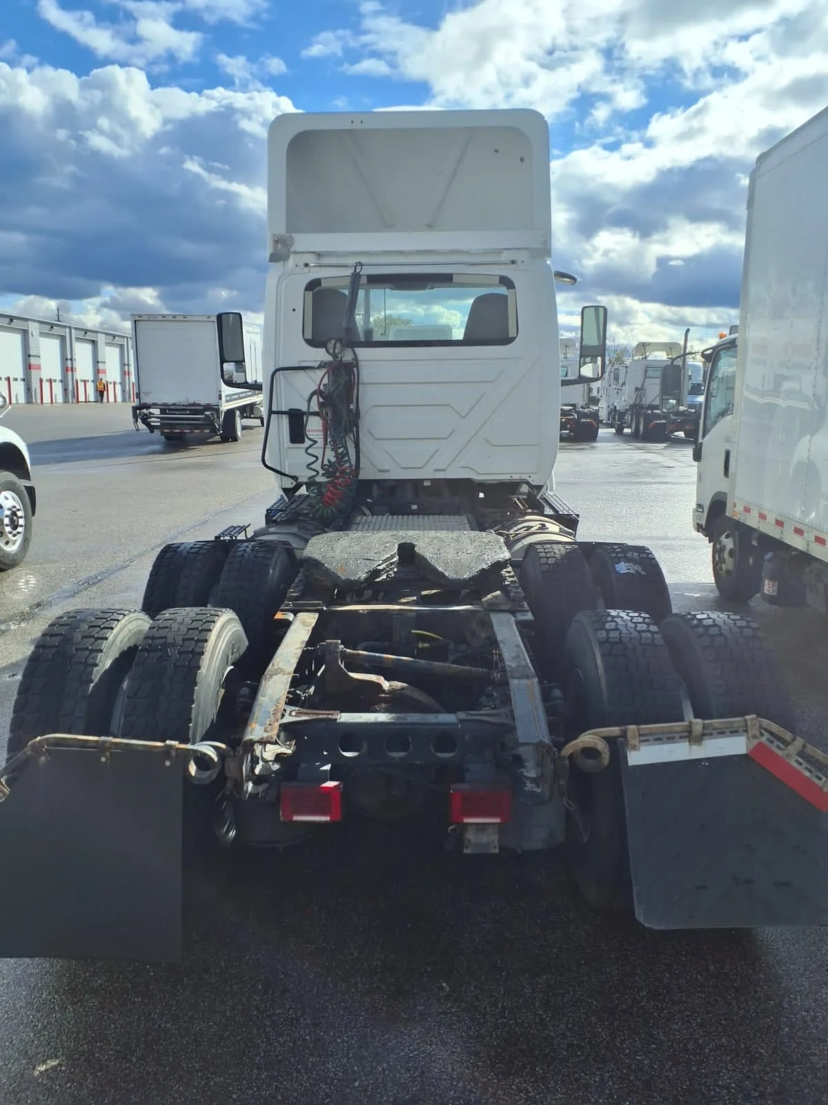 2019 International LT - image 5