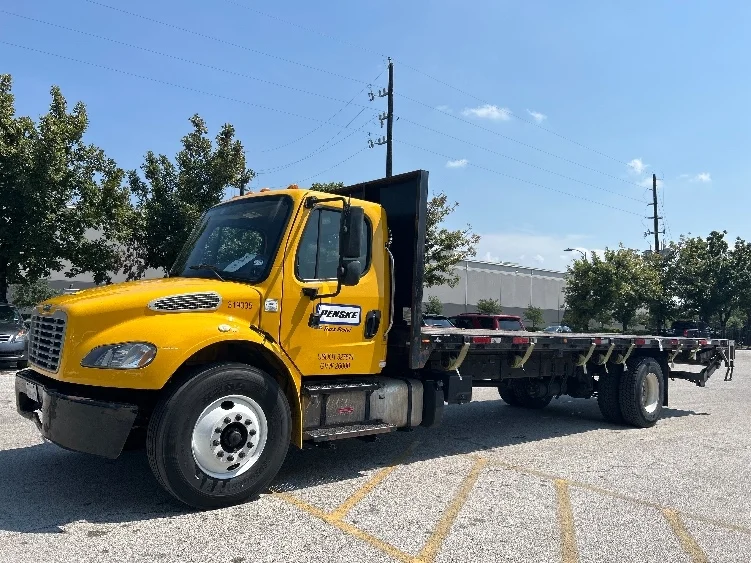 2019 Freightliner M2 106 - image 3