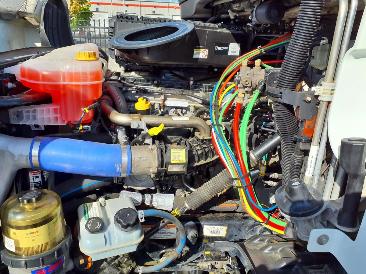 2020 Freightliner Cascadia - image 9