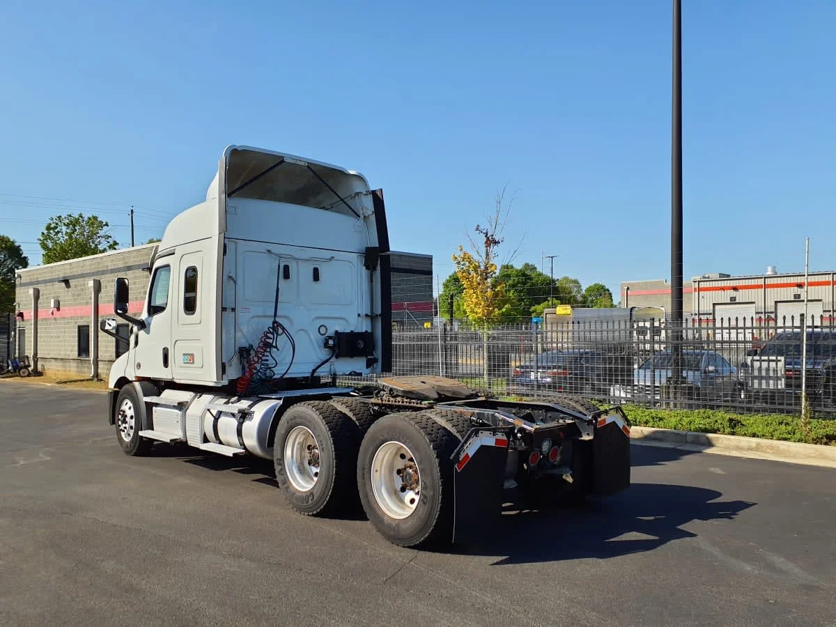 2020 Freightliner Cascadia in Greenville, SC — photo 6