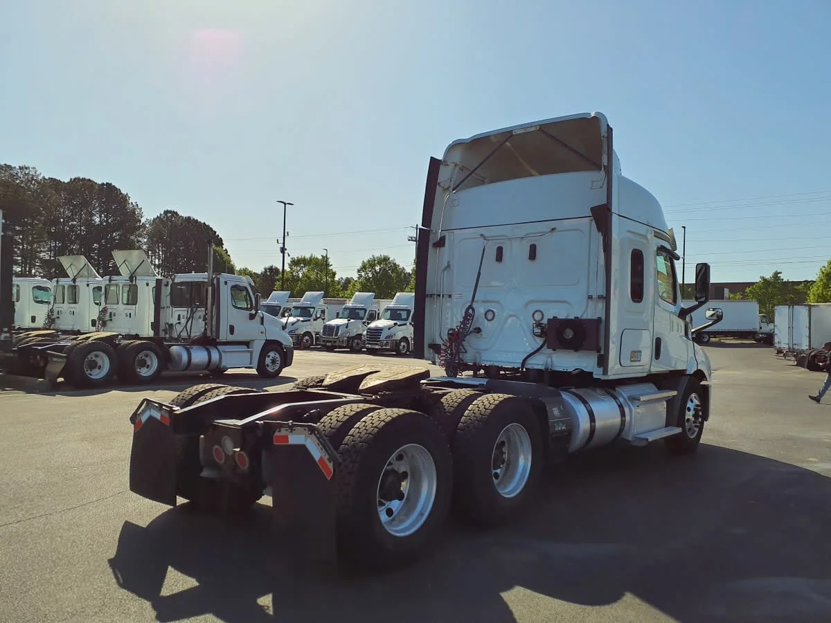 2020 Freightliner Cascadia - image 4