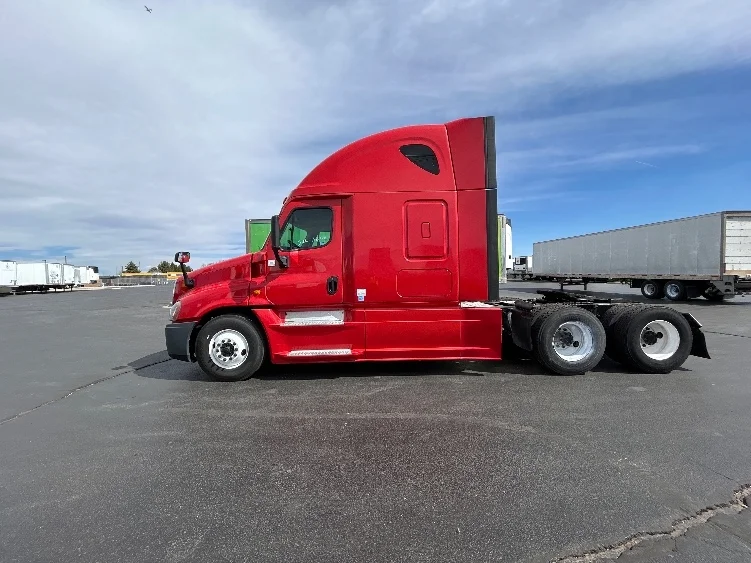 2018 Freightliner Cascadia - image 4