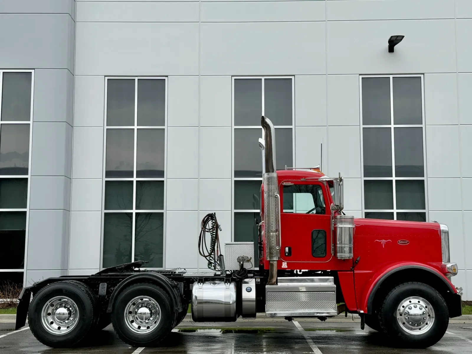 2021 Peterbilt 389 - image 3