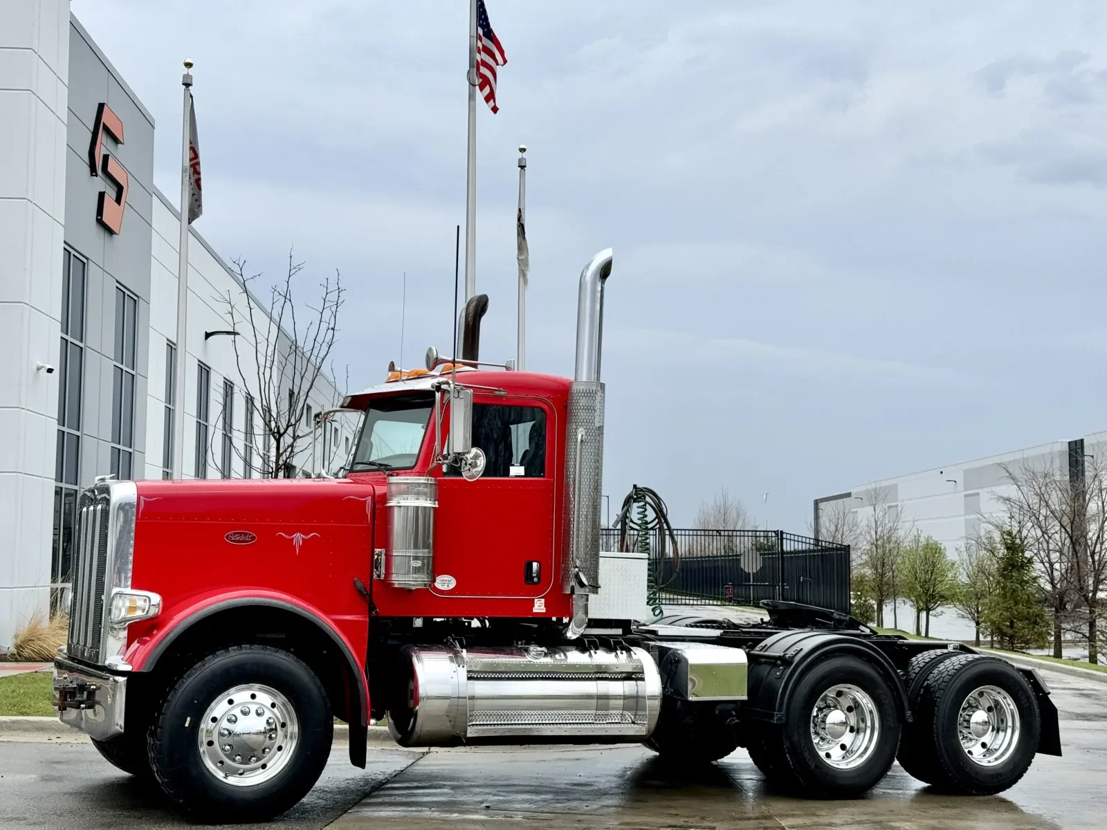 2021 Peterbilt 389 in New Lenox, IL