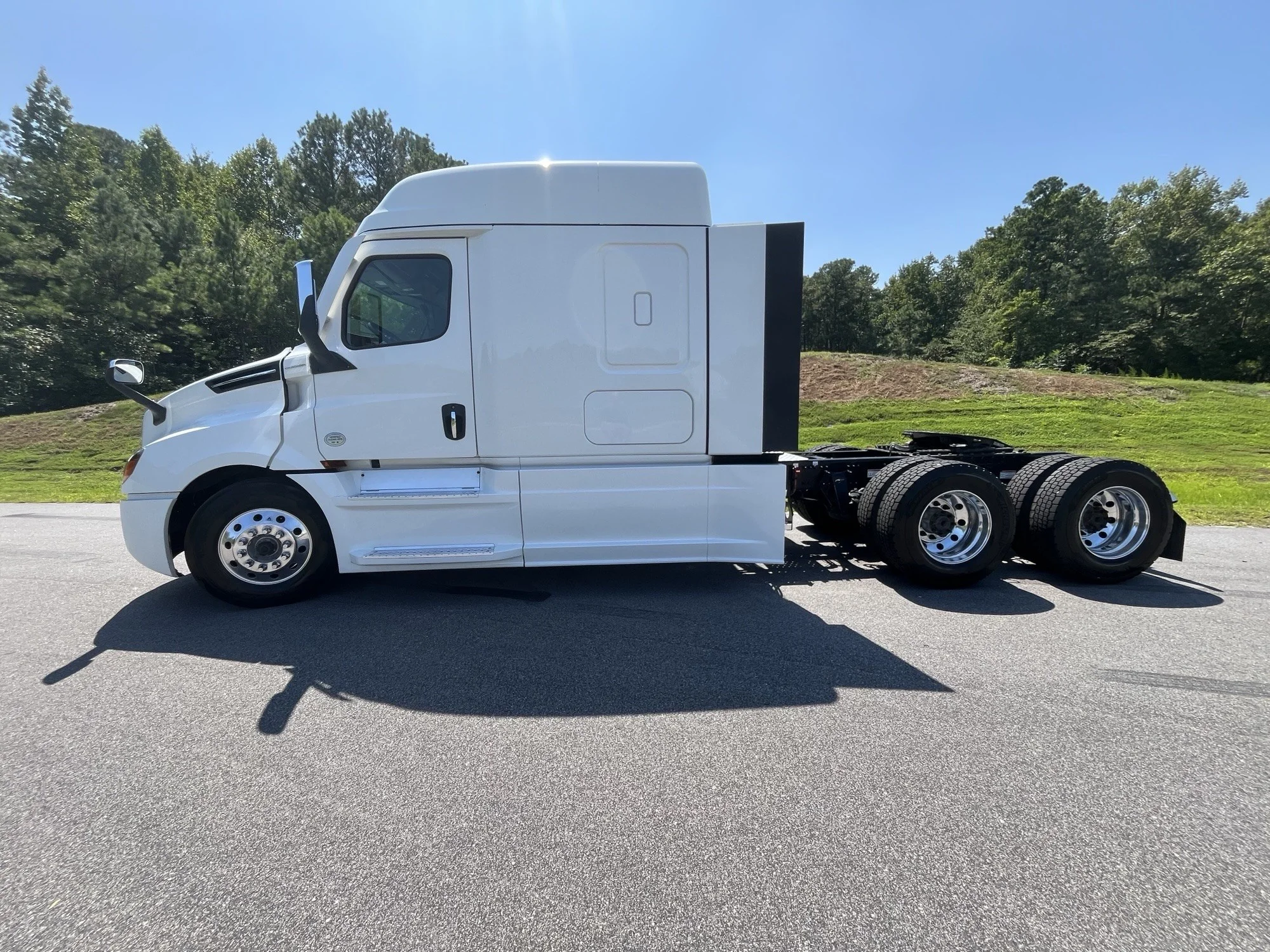 2023 Freightliner in Weyers Cave, VA — photo 2