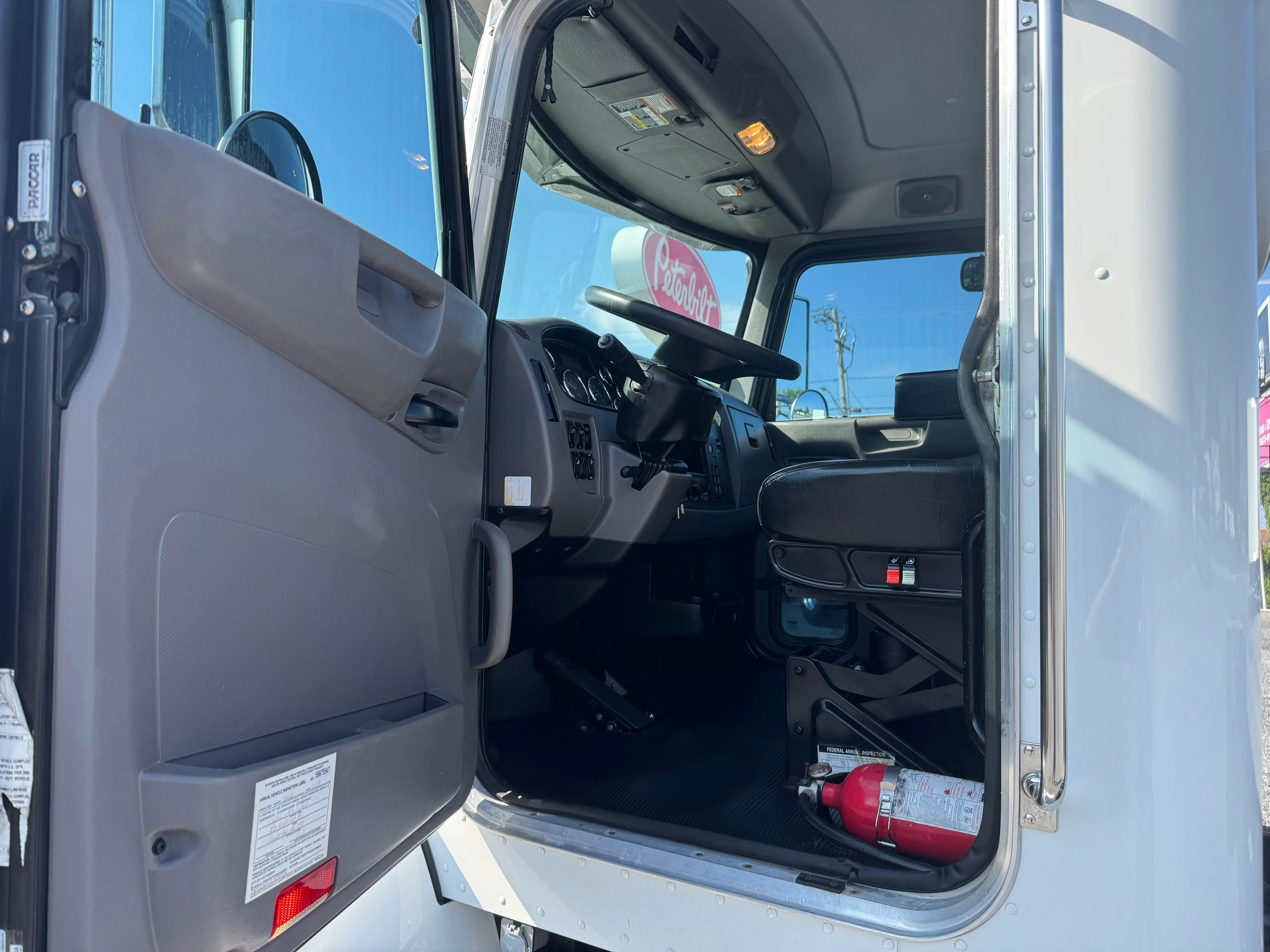 2020 Peterbilt 337 in Baltimore, MD — photo 3