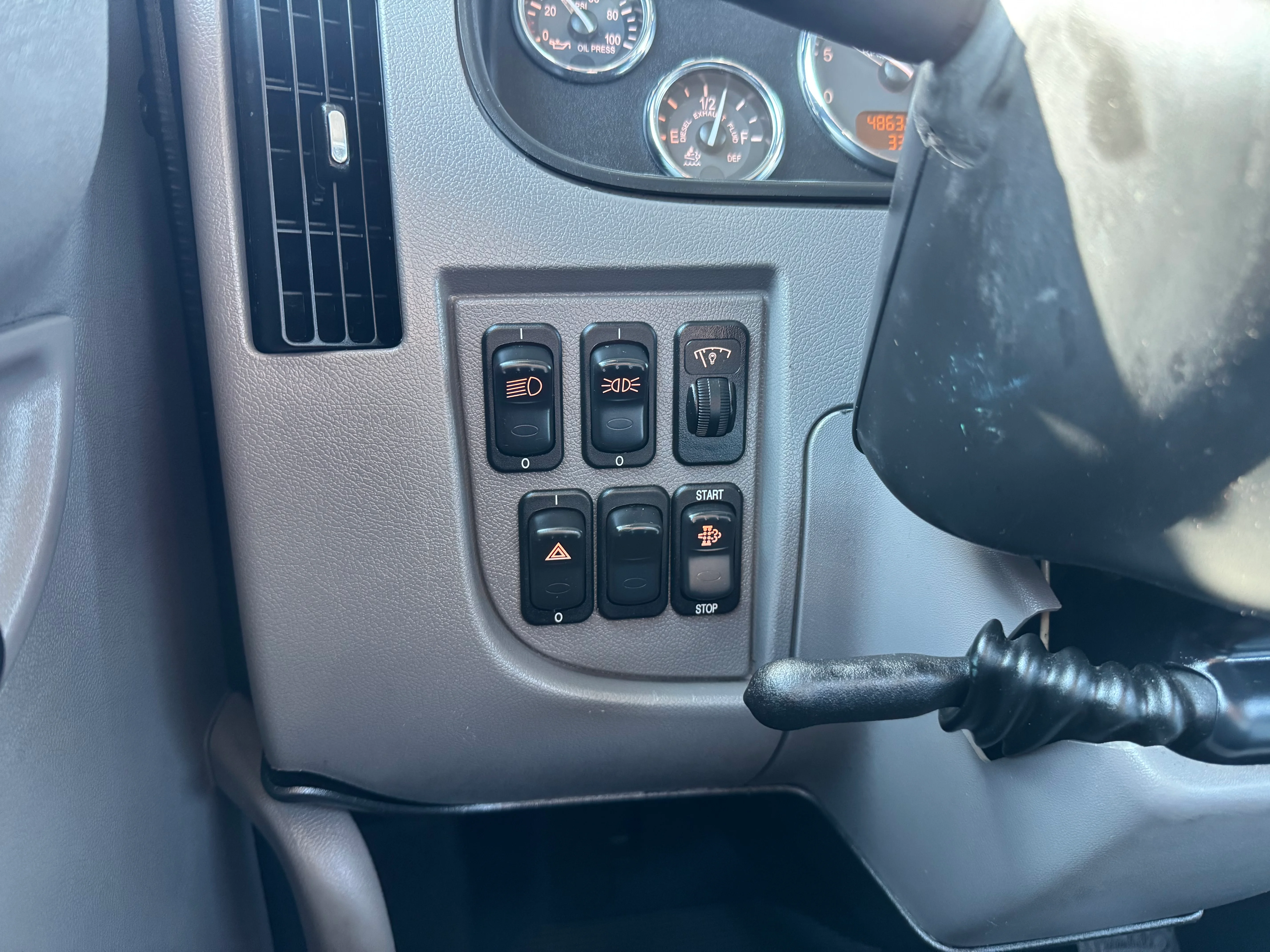 2020 Peterbilt 337 in Baltimore, MD — photo 8