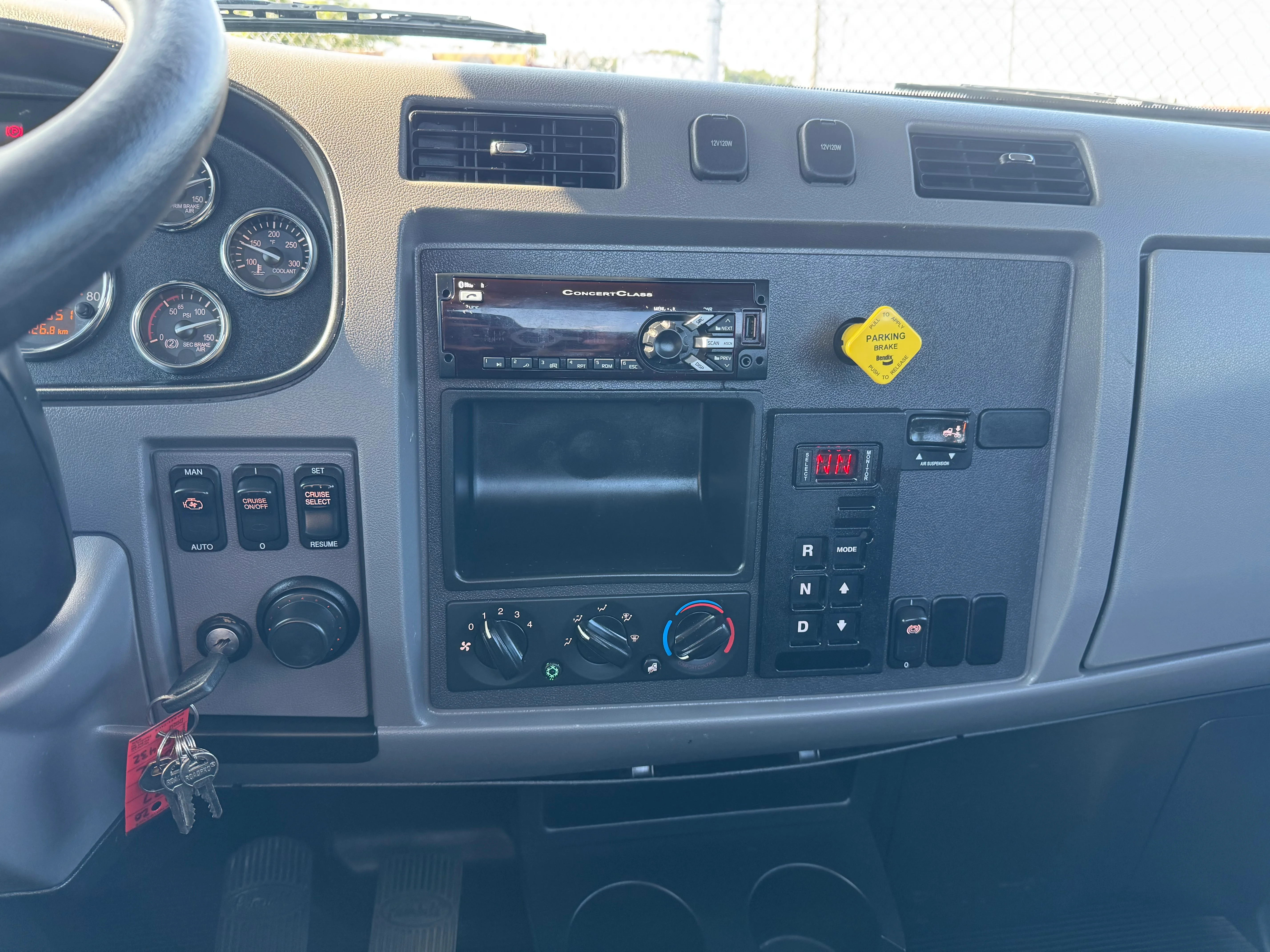 2020 Peterbilt 337 in Baltimore, MD — photo 9