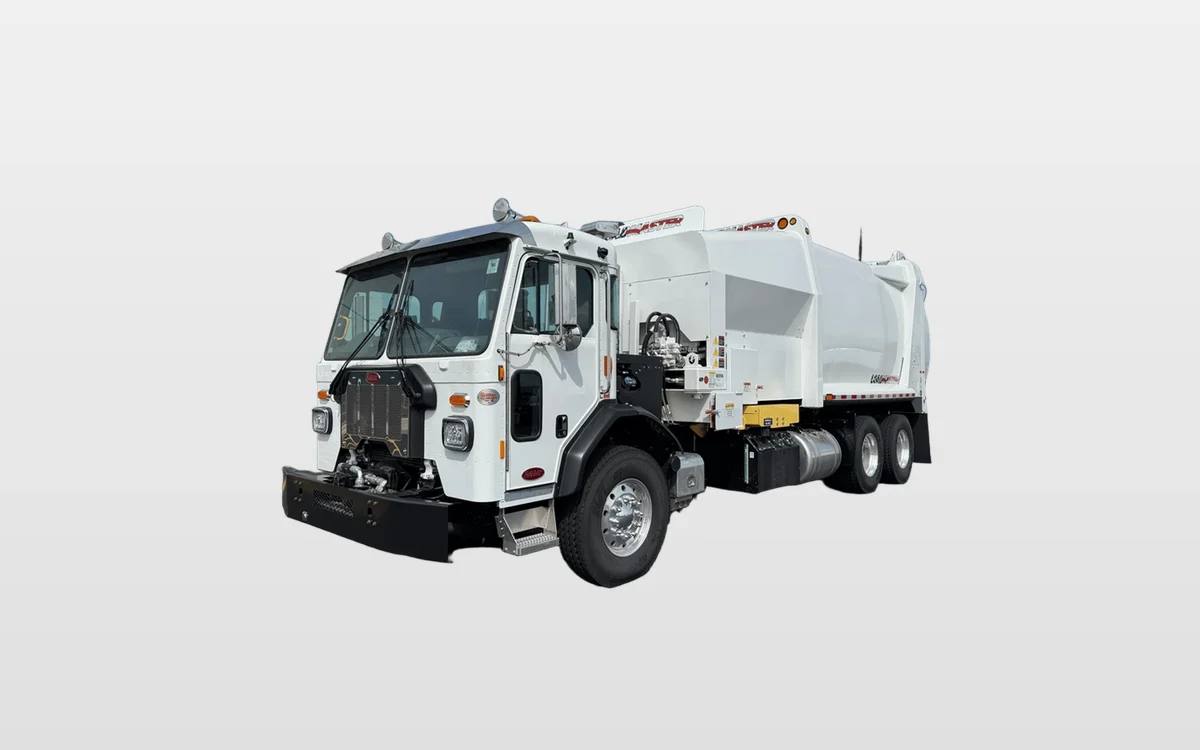 2025 PETERBILT 520 - image 1