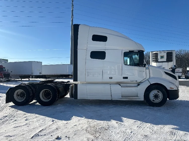 2023 Volvo VNL 760 - image 8