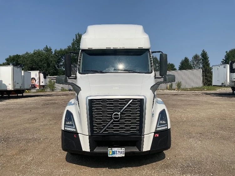 2023 Volvo VNL 760 in La Porte, IN — photo 2