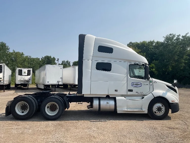 2023 Volvo VNL 760 in La Porte, IN — photo 8