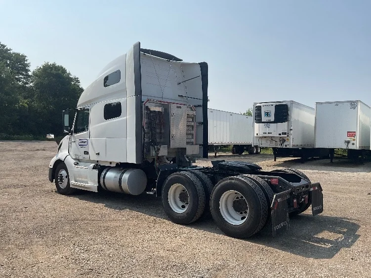 2023 Volvo VNL 760 in La Porte, IN — photo 5
