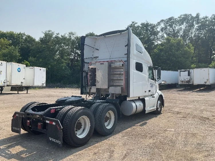 2023 Volvo VNL 760 in La Porte, IN — photo 7